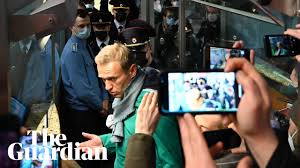 Alexei navalny arrives in moscow after recovery from poisoning. Zimp 2n9yg1nym