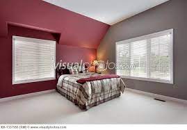 Maroon Walls Are Tricky Too If They Re Totally Maroon It Makes The Whole Place Look Dark But I Loo Maroon Living Room Burgundy Living Room Living Room Paint