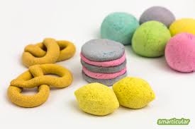 Salzteig ist eine beliebte, traditionelle knetmasse, mit der man haltbare dekorationen kneten kann. Salzteig Einfach Selber Machen Rezept Und Anleitung