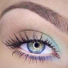 De Mooiste Beauty Trends Voor De Lente Zomer 2018 Haibu Blog Kapperskorting Com Spring Eye Makeup Eye Makeup Spring Makeup