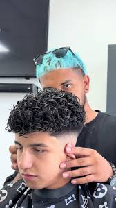 Transformación de Cabello con Rizos Permanentes