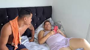 Juego con mi polla y mi madrastra - XNXX.COM