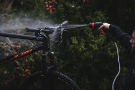 So Geht S Mountainbike Waschen Und Pflegen In 20 Minuten Gepflegt Wasche Und Federgabel