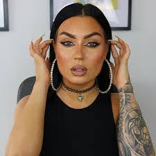 Ariel Shaw's Instagram, Twitter & Facebook