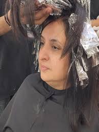 Maybe I can't fix everything in life… but I can definitely fix my hair.  🤍🧿 @h2b_salon 🍁 I'm not an airport girl — I'm a road soul. Windows down,  playlists