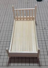 画像2 ミニチュア家具 わりばしのベッド ミニチュア家具 ドールハウス 作り方 ドールハウスの家具