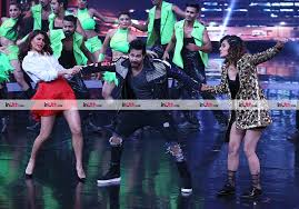 Judwaa 2 Promotion Photos Latest Judwaa 2 Movie Promotion Pictures Posters Judwaa 2, coolie no 1. inuth com