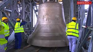 Cele şase clopote ale catedralei mântuirii neamului, sfințite de patriarhul bisericii ortodoxe române. Video Clopotul Mare Al Catedralei NaÈ›ionale A Fost AÈ™ezat In Turnul ClopotniÈ›Äƒ Doxologia