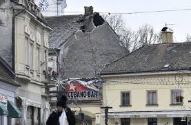 Sowohl in petrinja als auch in zagreb und sisak wurden die bewohner aus dem schlaf gerissen, da die erde ununterbrochen bebte. Naturkatastrophe Auf Dem Balkan Schweres Erdbeben Erschuttert Kroatien Mehrere Tote Panorama Stuttgarter Zeitung
