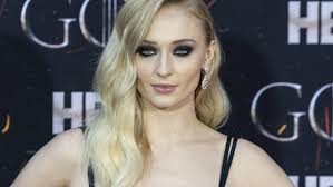 Sophie turner is seemingly confirming her sexuality with a post she put up on instagram this week. Game Of Thrones Sophie Turner Spoilert Fans Mit Zu Fruh Gepostetem Bild