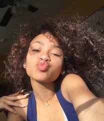 12 9k Likes 240 Comments Brit Miixeddoll On Instagram Kisses Curly Girl Hairstyles Light Skin Girls Curly Hair Styles Naturally