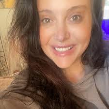 Ami Perry's Instagram, Twitter & Facebook