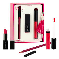 Haar uitgesproken stem, krachtige performance en persoonlijkheid maken haar een populaire artiest. Douglas Collection Lady In Red Perfect Lips Set Make Up Set Douglas