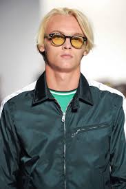 A prerequisite for the curtains hairstyle is long hair. Curtains Hairstyle Create This 90s Classic For Men All Things Hair Us