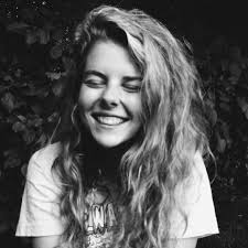 About Me: Elodie Demmon