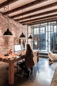 Este loft es parte de un complejo de apartamentos de nueva construcción en gotemburgo y, como muchas casas escandinavas, presta gran atención a los detalles y la calidad de los materiales.lo que más me gusta de esta vivienda es la combinación de las piezas más suaves con el cemento pulido. Loft Industrial Lleno De Caracter E Historia Decoracion De Unas Estilo Industrial Decoracion Y Disenos De Unas