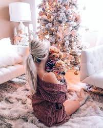 10 Bedroom Winter Decor Ideas To Make Your Room Cozy Christmas Photoshoot Christmas Hairstyles Christmas Outfit Women Holiday