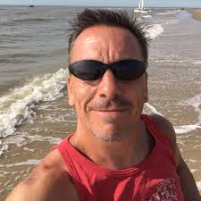 Braucht er dann 208 Spiele für 200 Tore? 🤔 Schneller als Harry Kane hat  seit 2000 kein anderer Profi in den Top-5-Ligen die eindrucksvolle  100-Tore-Marke erreicht. Er brauchte lediglich 104 Einsätze. "Es