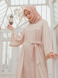 Desain terbaru lebih menarik dan cantik dengan gaya berbusana muslimah modern kekinian. Seperti Ini Desain Baju Lebaran Yang Sold Out Dalam Hitungan Menit