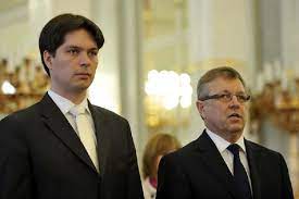 Egy 574 millió forintos beruházáshoz 287 millió forintot. Ismerd Meg Matolcsy Jobbkezet Aki 38 Evesen Lett Milliardos Nyugati Feny