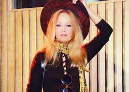 Κάποιες γνωστές και κάποιες άλλες όχι τόσο γνωστές εικόνες της το αποδεικνύουν. Alikh Boygioyklakh Spania Fwtografia Apo Thn Anastash Toy 1971 Me Ton Dhmhtrh Papamixahl Zappit