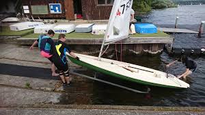 Le livre numérique (en anglais : Einweisung Fur Die Laser Sowie Schwertzugvogel Nutzung Deutsch Britischer Yacht Club