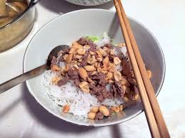 Original Bun Bo Nam Bo Rezept Zartes Rindfleisch Auf Reisnudeln Und Salat Vietnamesisch Kochen De Vietnamesisch Kochen Rezepte Rindfleisch