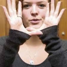 Die mit den Händen spricht