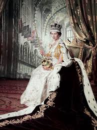 Es zeigte die floralen embleme der länder des vereinigten königreichs und der anderen staaten des. Queen Elizabeth S Coronation Gown All About The Real Dress People Com