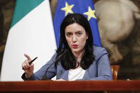 La ministra azzolina non ha espresso sue opinioni personali, ma ha ripetuto quello che anche il il mondo della scienza, secondo zunino, sarebbero il biologo enrico bucci, di spesso curriculum. Lucia Azzolina Iscritta Contemporaneamente A Due Universita Ma E Vietato Il Giornale D Italia