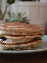 Recette Facile Pancakes Moelleux Pepites De Chocolat La Petite Frenchie En 2020 Pancakes Moelleux Recette Facile Pepite Chocolat
