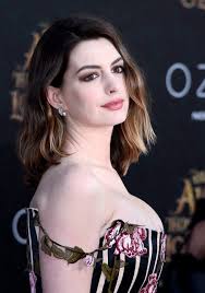 Anne hathaway is pregnant with her second child, the hustle star announced wednesday on instagram. Anne Hathaway Mit Baby News Hollywood Star Klagt Uber Unfruchtbarkeitsholle