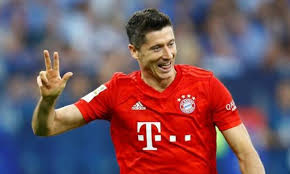 Robert lewandowski shot at the opponent's goal a total of three times, which is the highest amount of any player in the game. Lewandowski Back With Bayern On Verge Of Ninth Straight League Title Egypttoday