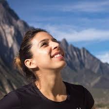 Laura Olinger's Instagram, Twitter & Facebook