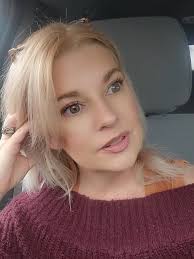 Wig or No Wig? Exploring Hairstyle Choices