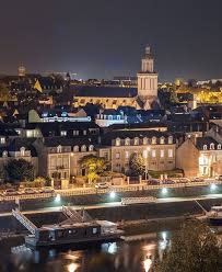 C Est Beau Angers La Nuit Cote Doutre Quai Des Carmes Quai Belle Photo Cathedrale
