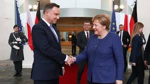 Hipokryta któremu nie przeszkadza że dwie ustawy pandemiczne z zeszłego roku zmajstrowane przez pisiory łamia konstytucję a dkoładnij art 31 ust 3. Spotkanie Duda Merkel W Berlinie Euractiv Pl