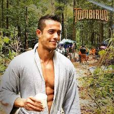 Beliau mula bergiat aktif dalam bidang lakonan pada 2008 menerusi watak pembantu dalam siri drama awan dania dan kemudiannya beralih ke watak utama sebagai inspektor ashraf dalam siri drama kepolisan paling. Zul Ariffin Photos Facebook