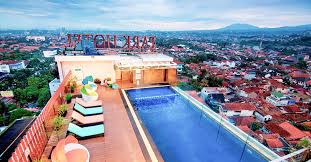 Hotel ini berada di jl. 13 Hotel Di Pusat Kota Bandung Dengan Kolam Renang Rooftop Dan City View