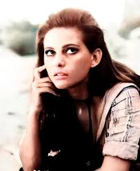 Most Talented & Beautiful 18+ Hollywood Actress Below Age 25 In 2022 There  are many Hollywood Actress Below Age 25 who are more popular than famous  Hollywood actors for their beauty and