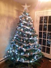 Ribbon On Christmas Tree Instead Of Garland Love It Pohon Natal Natal Pohon