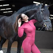 La Imagen Puede Contener Una O Varias Personas In 2020 Equestrian Outfits Riding Outfit Horse Riding Outfit
