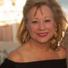 Karen Dillard's Instagram, Twitter & Facebook