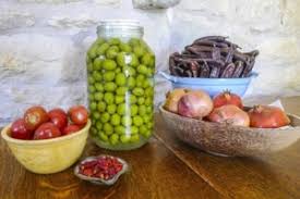Come preparare le olive verdi in salamoia senza soda. Come Conservare Olive Nere E Verdi Sotto Sale E Sott Olio Olio Cristofaro
