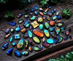Types Of Iridescent Gemstones Minerals Minerals And Gemstones Mineral Stone Crystals Minerals