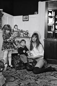 Jane Birkin Et Serge Gainsbourg Je T Aime Moi Non Plus Lyrics English Pin On Jane Charlotte Lou