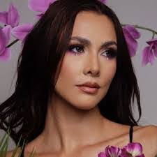 Francine Salas's Instagram, Twitter & Facebook