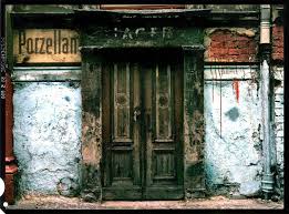 Berlin Kreuzberg 1972 Ehemaliges Porzellanlager Einsturzende Altbauten Fotografiert Von Siebrand Kriegsrui Berlin Fassadengestaltung Fassaden Gestaltung