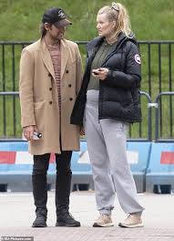 Along with posting a video from her vogue germany shoot, she wrote on instagram, i've. Pregnant Toni Garrn Goes Shopping In London With Husband Alex Pettyfer Daily Mail Online
