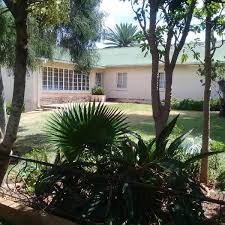 4 On Housman Backpackers Situated In Bulawayo Within 2 6 Km Of Zimbabwe International Trade Fair And 5 Km Of Bulawayo Ra Hotel Lodges International Trade Fairs